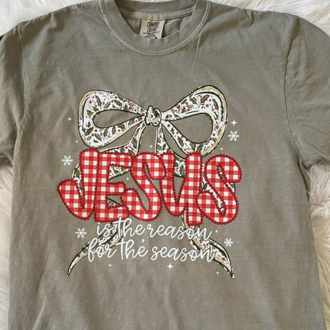 Comfort Colors pepper shirt with red gingham JESUS design and holly Christmas bow – Jesus is the reason for the season Christian tee